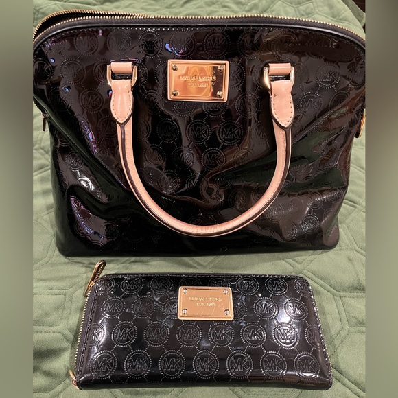 Michael Kors NEW purse with wallet - Picture 1 of 12
